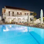 Villa Paradiso: Near Beach, Superb Pool And Garden